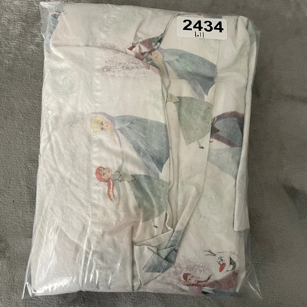 Pottery Barn Kids Disney Frozen Girls Queen White Organic Cotton Elsa Anna Sheet